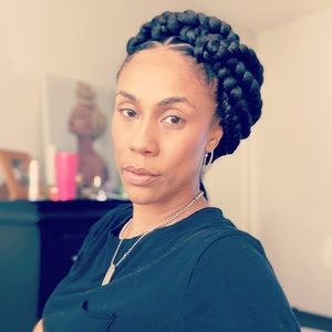 Meet your Posher, Shana